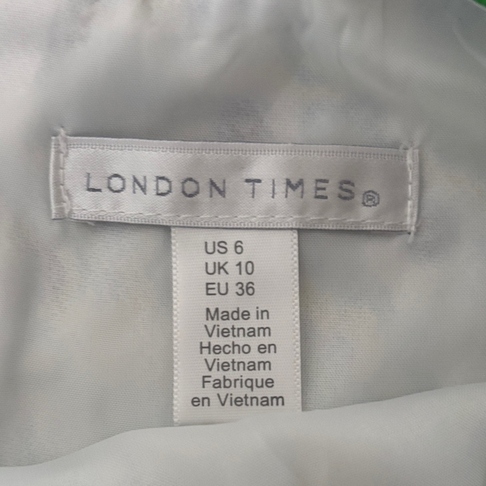 London Times Elegant Gray and White Dress - Picture 2 of 4